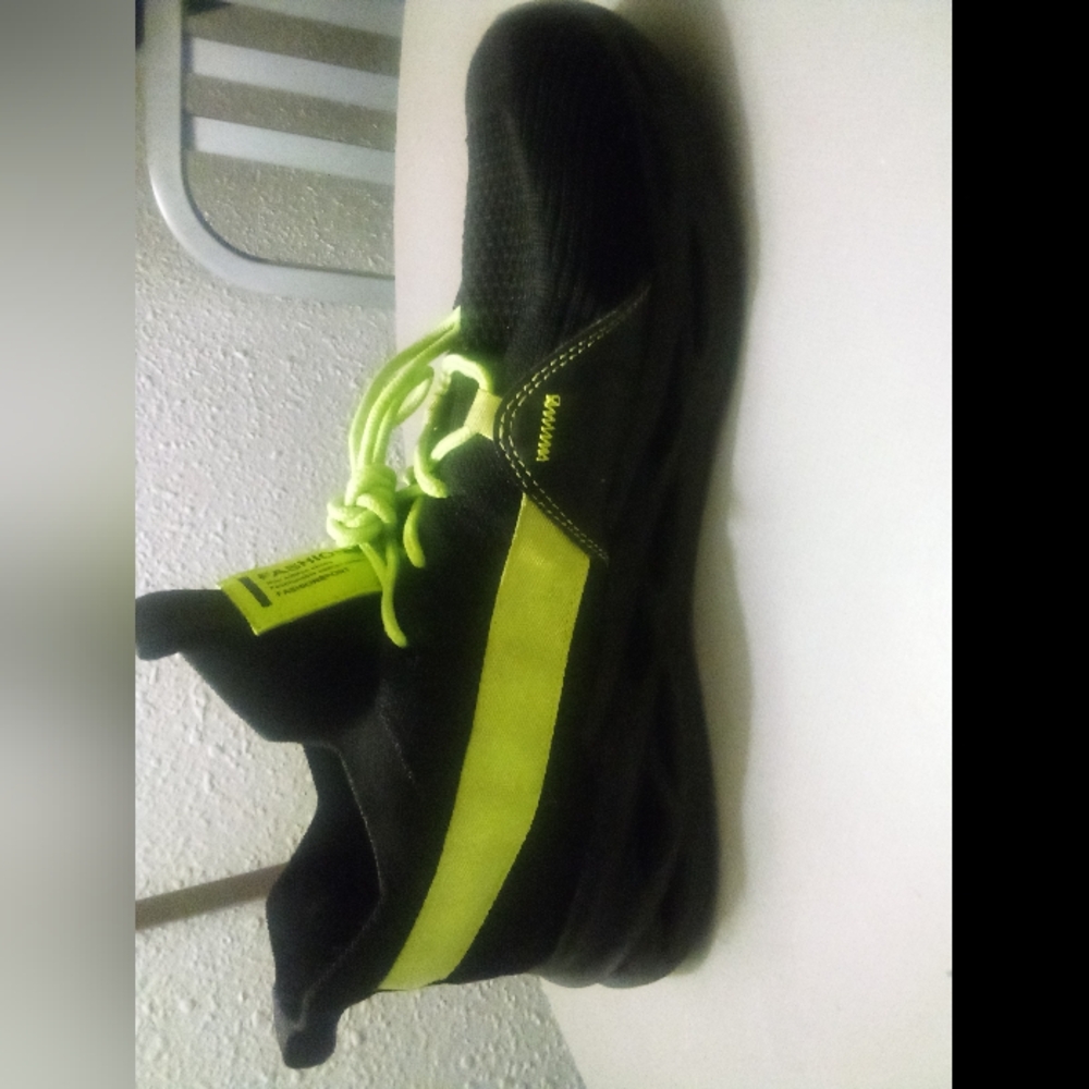 Shoes - Picture 7 of 8